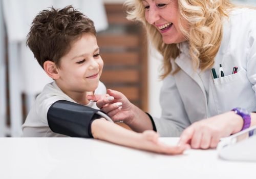 Measuring blood pressure Exames complementares