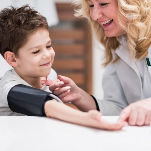 Measuring blood pressure Exames complementares